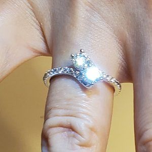 Brand new beautiful diamond 14K white gold ring